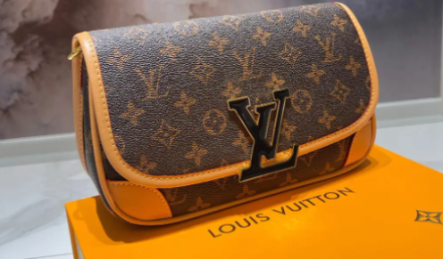 ​lv專櫃維修需要什麽（lv包包壞了可以去專櫃維修麽）